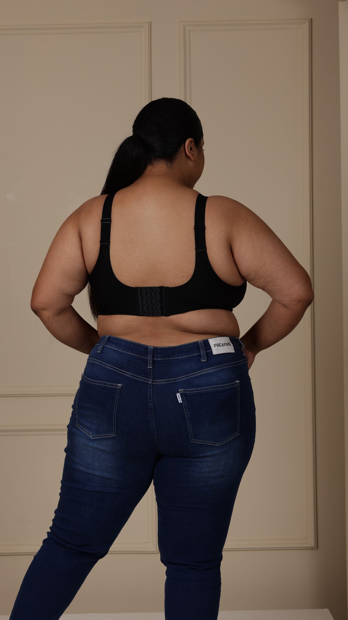 Belle Curve Bra worn by a model (1 of 3)