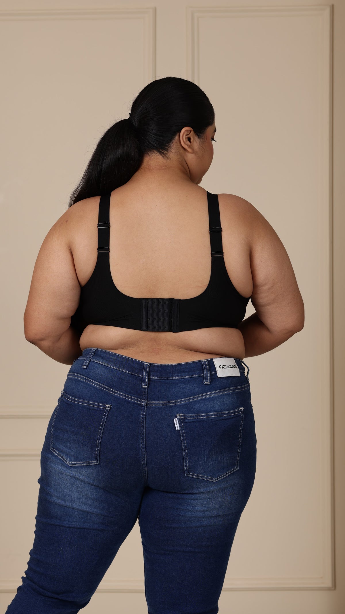 Belle Curve Bra worn by a model (2 of 3)
