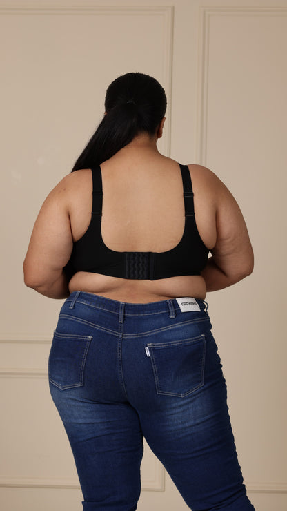 Belle Curve Bra worn by a model (3 of 3)