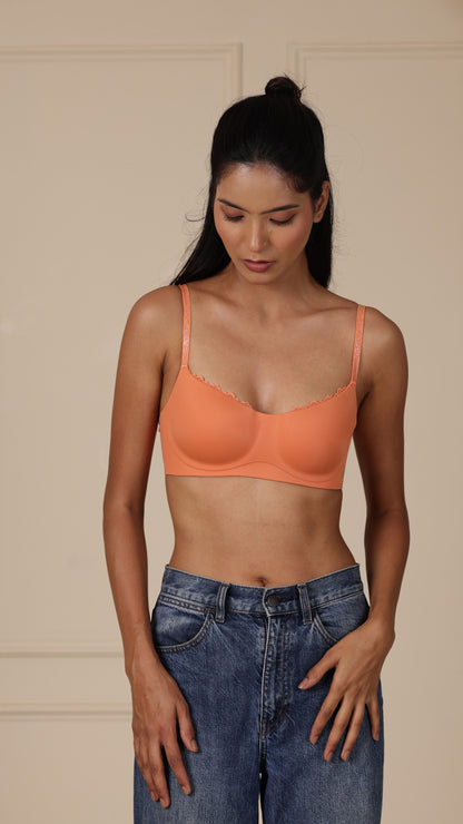 Classical Lift Bra worn by a model (3 of 3)
